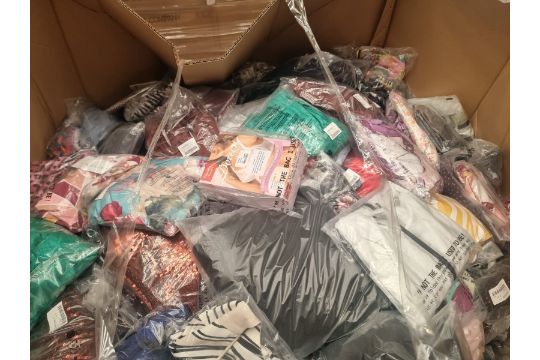 Joblot of 100 Brand New  Mixed Clothing Items – Mystery Box – Mixed Brands